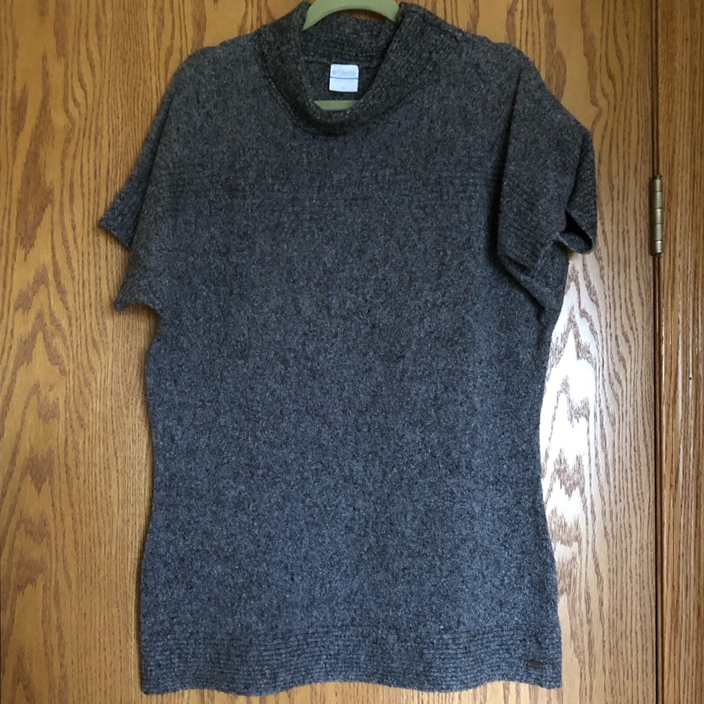 Columbia XL short sleeve sweater gray grey